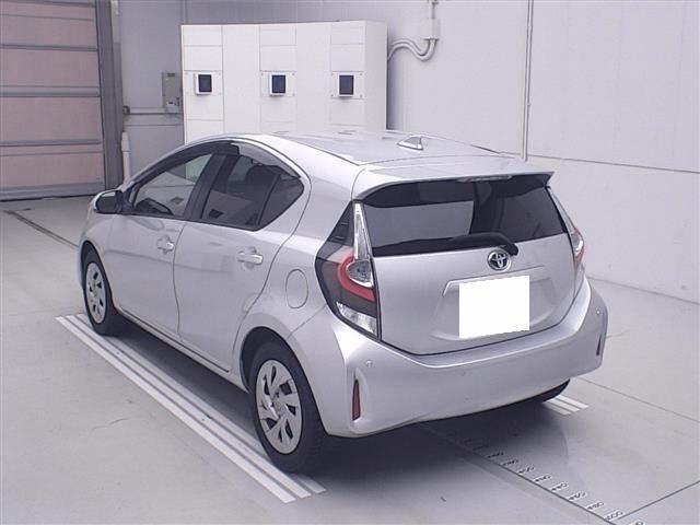 Toyota AQUA 2021 7425931-1