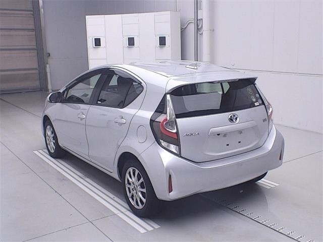 Toyota AQUA 2021 7425934-1