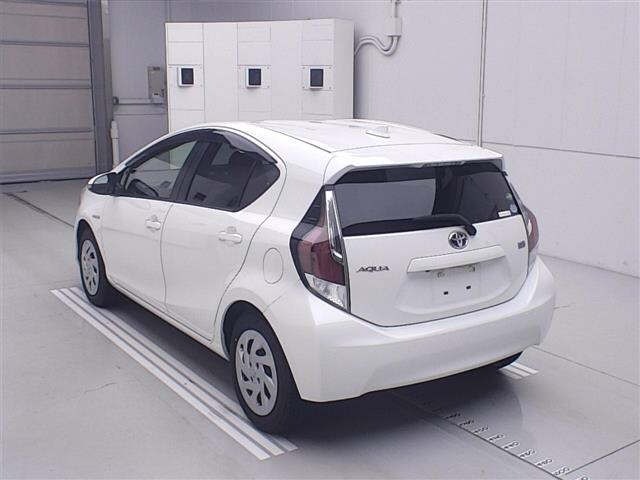 Toyota AQUA 2016 7425935-1