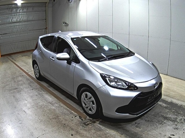Toyota AQUA 2021 7425938-0