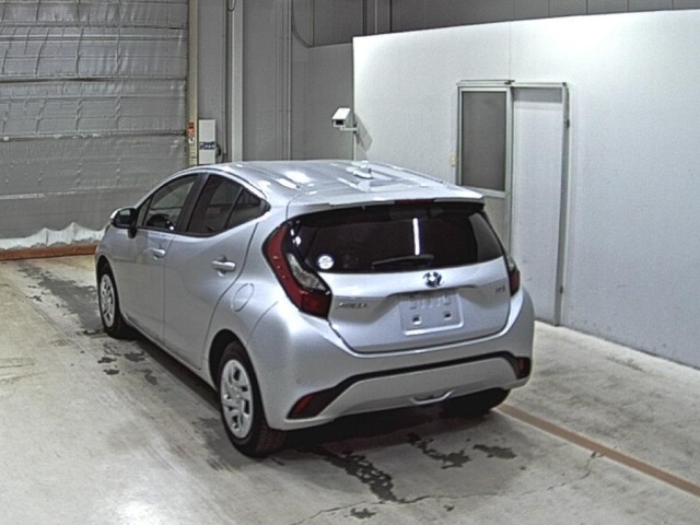Toyota AQUA 2021 7425938-1
