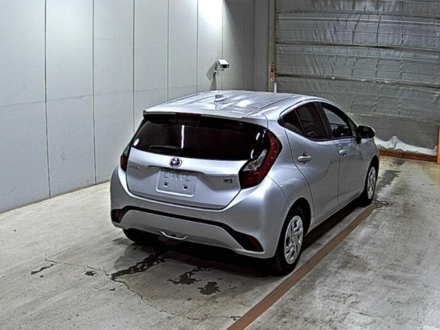 Toyota AQUA 2021 7425938-5