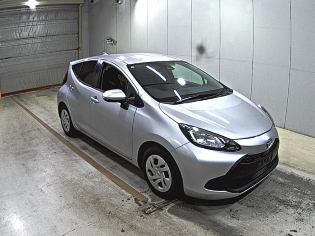 Toyota AQUA 2021 7425939-0