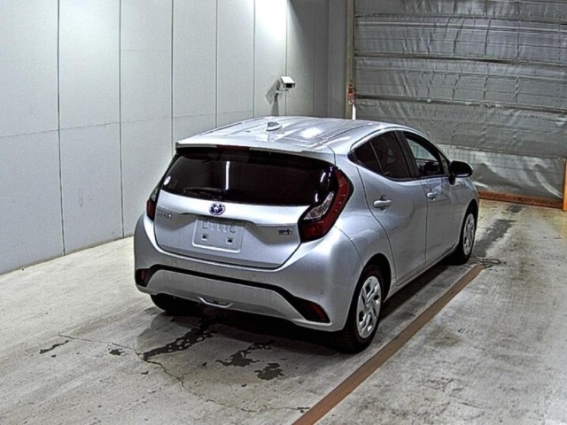 Toyota AQUA 2021 7425939-5