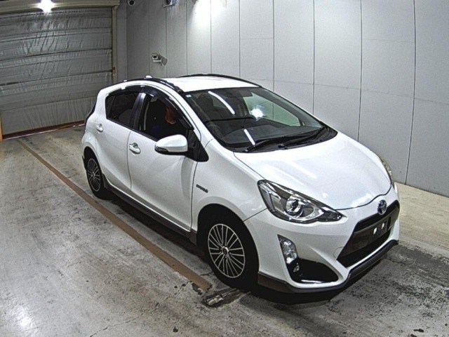 Toyota AQUA 2015 7425949-0