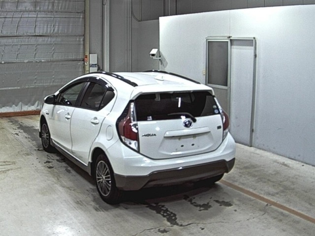 Toyota AQUA 2015 7425949-1