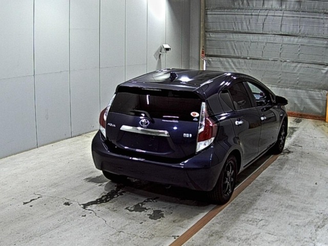 Toyota AQUA 2015 7425964-5