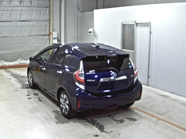 Toyota AQUA 2021 7425965-1