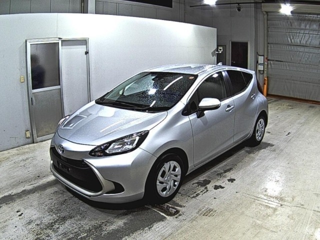 Toyota AQUA 2023 7425984-4