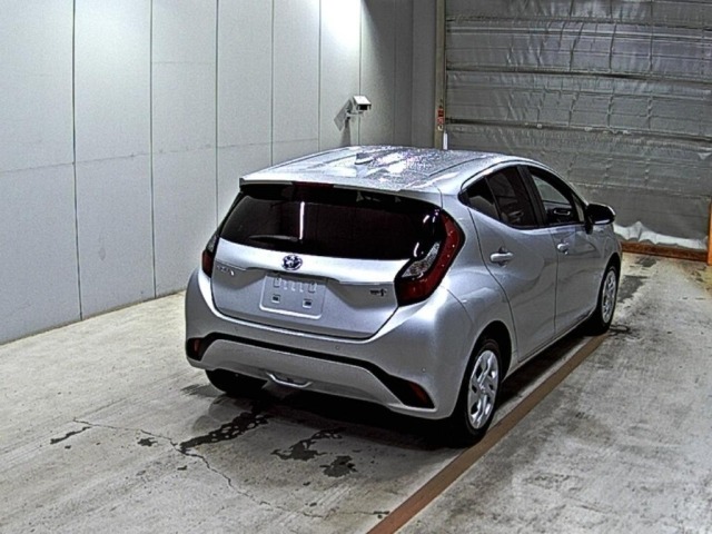 Toyota AQUA 2023 7425984-5