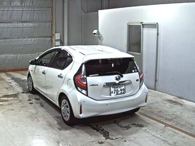 Toyota AQUA 2018 7425986-1