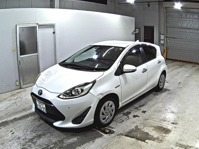 Toyota AQUA 2018 7425986-4
