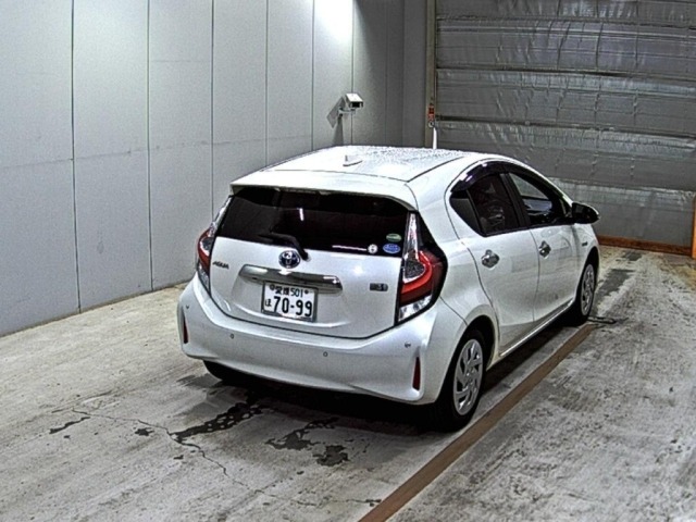 Toyota AQUA 2018 7425986-5