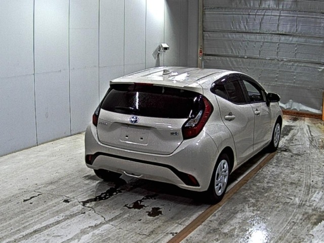 Toyota AQUA 2023 7425992-5