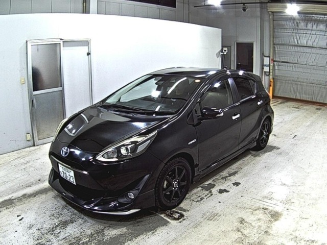 Toyota AQUA 2018 7425993-4