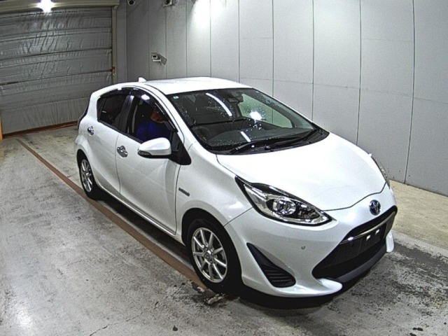 Toyota AQUA 2018 7425996-0