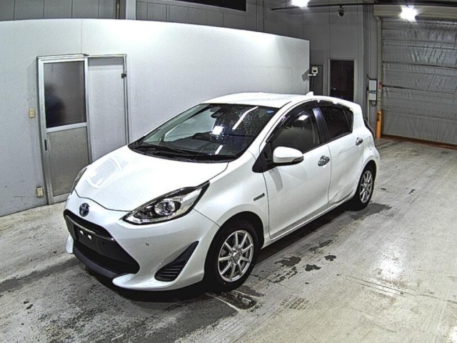 Toyota AQUA 2018 7425996-4