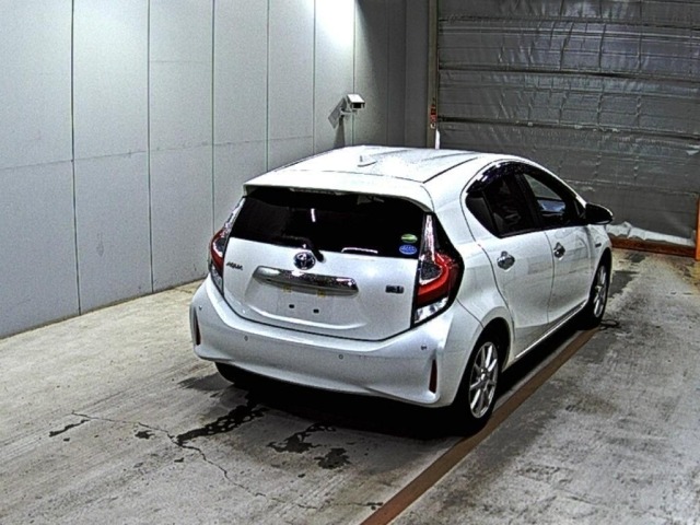 Toyota AQUA 2018 7425996-5