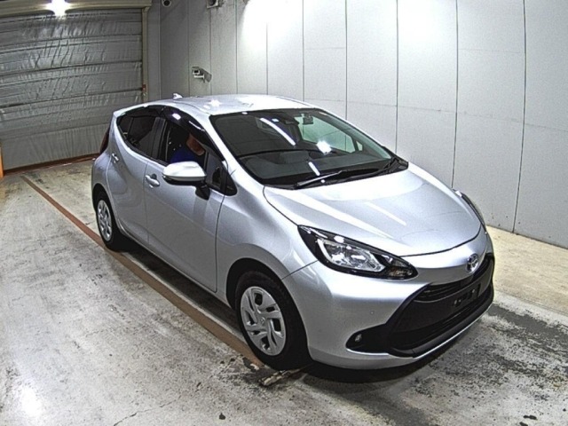 Toyota AQUA 2023 7426009-0
