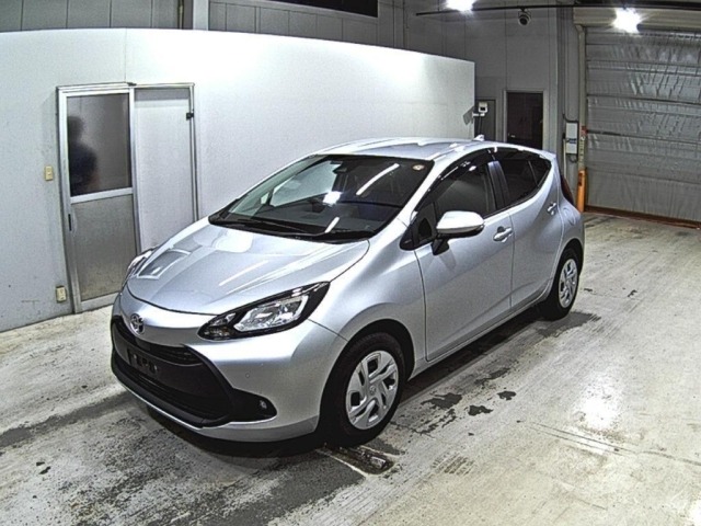 Toyota AQUA 2023 7426009-4