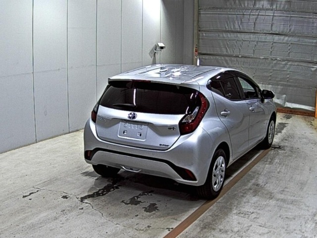 Toyota AQUA 2023 7426009-5
