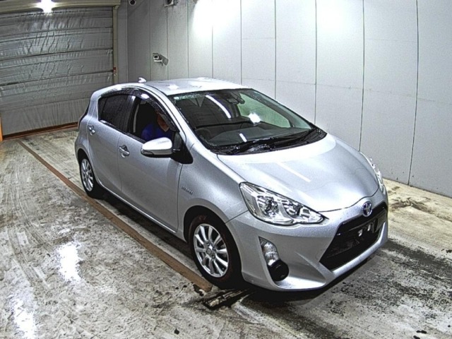 Toyota AQUA 2017 7426010-0