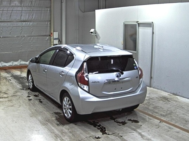 Toyota AQUA 2017 7426010-1