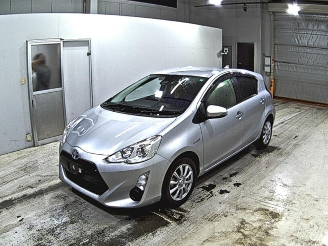 Toyota AQUA 2017 7426010-4