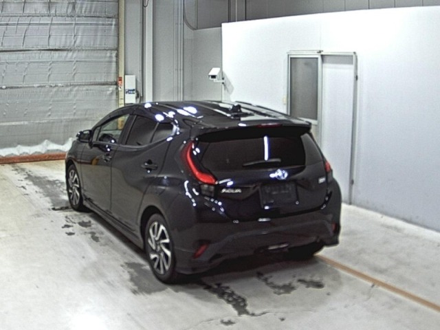 Toyota AQUA 2021 7426019-1