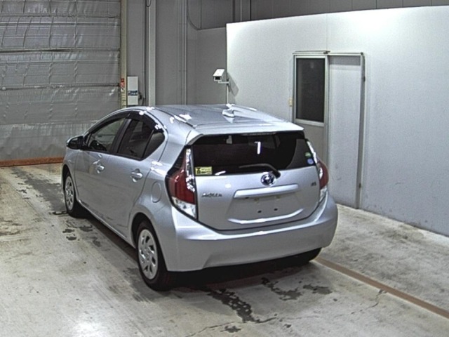 Toyota AQUA 2017 7426035-1