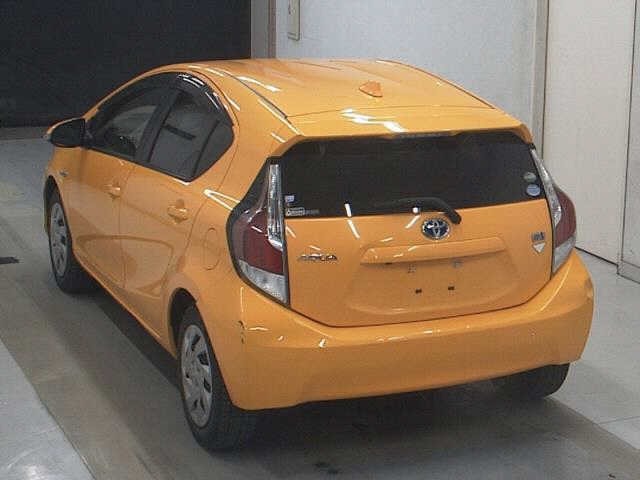 Toyota AQUA 2015 7426036-1