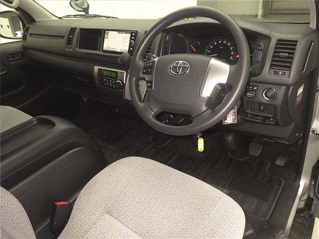 Toyota HIACE COMMUTER 2017 7428169-3