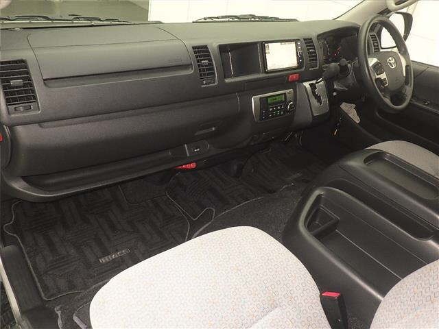 Toyota HIACE COMMUTER 2017 7428169-4