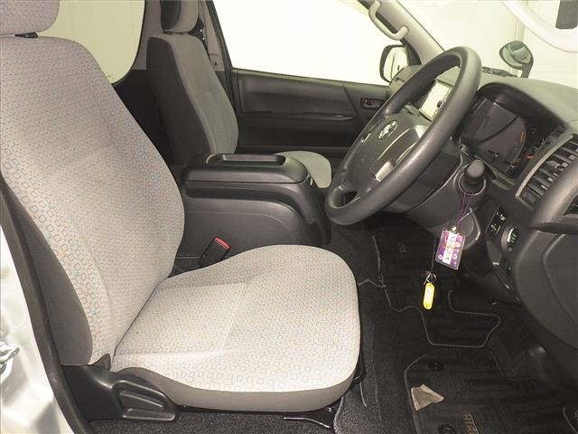 Toyota HIACE COMMUTER 2017 7428169-5