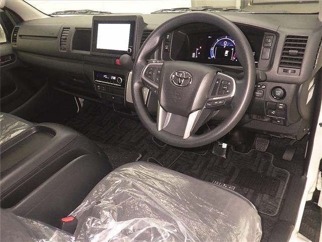 Toyota HIACE COMMUTER 2026 7428170-3