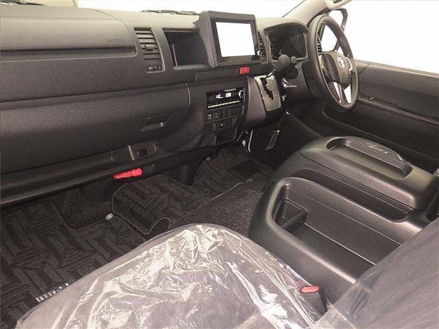 Toyota HIACE COMMUTER 2026 7428170-4