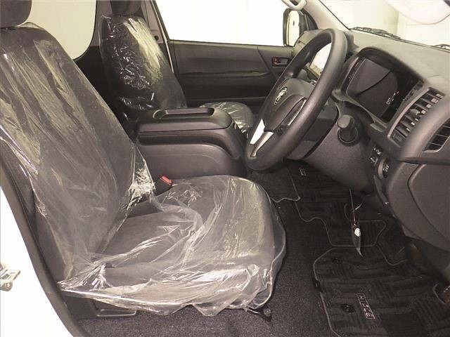 Toyota HIACE COMMUTER 2026 7428170-5