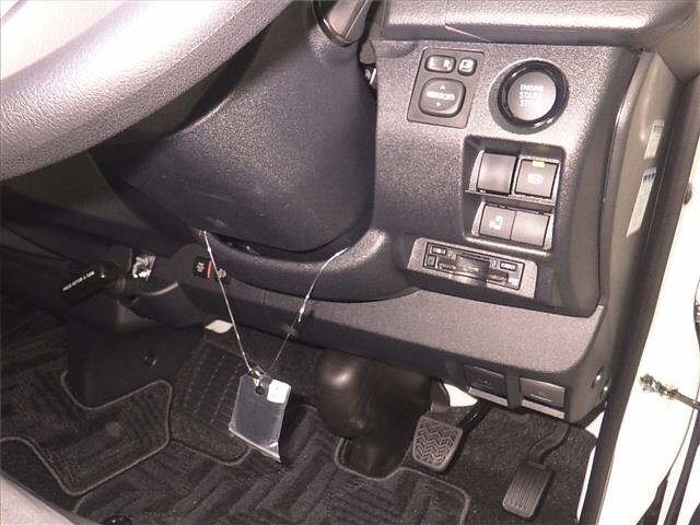 Toyota HIACE COMMUTER 2026 7428170-8