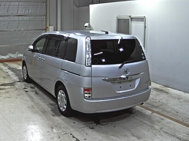 Toyota ISIS 2014 7428106-1