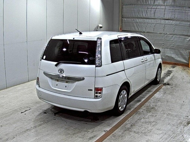 Toyota ISIS 2012 7428107-5