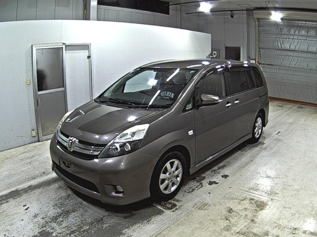 Toyota ISIS 2013 7428109-4