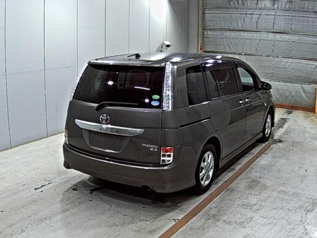 Toyota ISIS 2013 7428109-5
