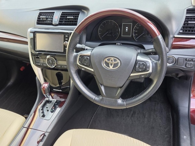 Toyota PREMIO 2017 7429765-6