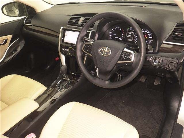 Toyota PREMIO 2017 7429767-3