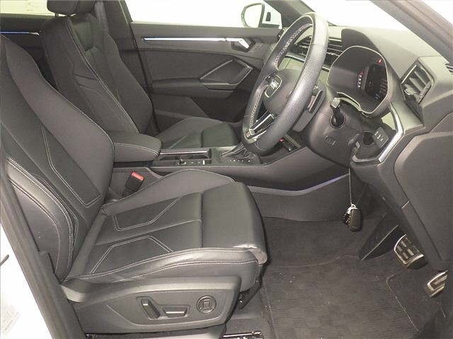 Audi Q3 2024 7425624-5