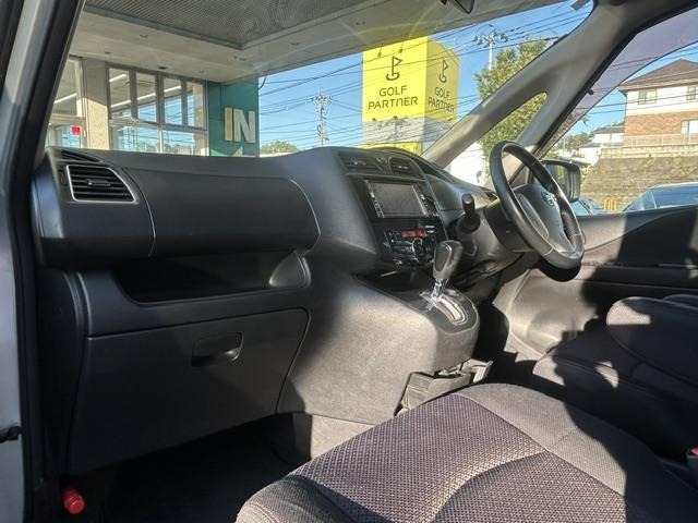 Nissan SERENA 2011 7429738-10