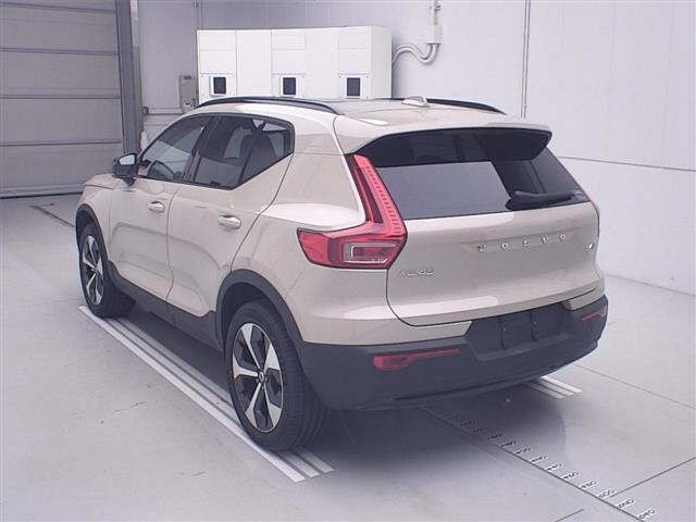 Volvo XC40 2025 7423436-1