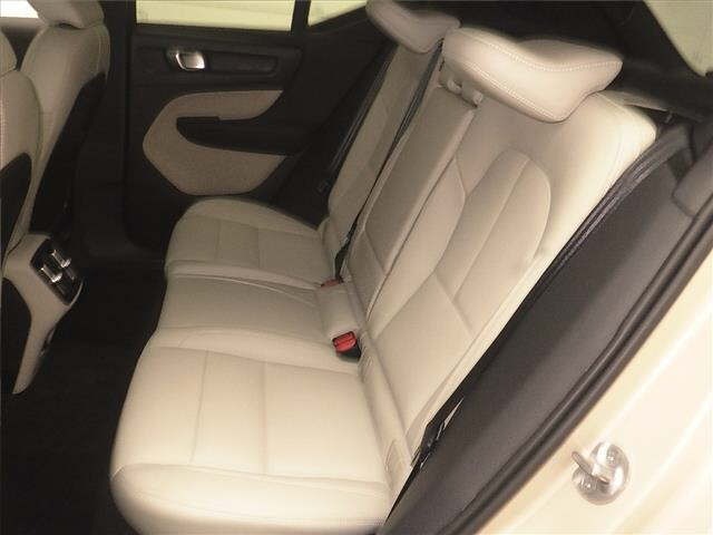 Volvo XC40 2025 7423436-7