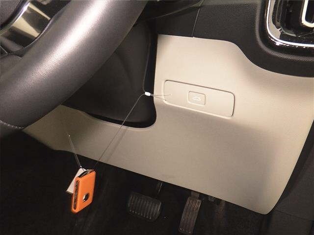 Volvo XC40 2025 7423436-8