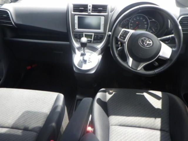 Toyota RACTIS 2014 7457969-3